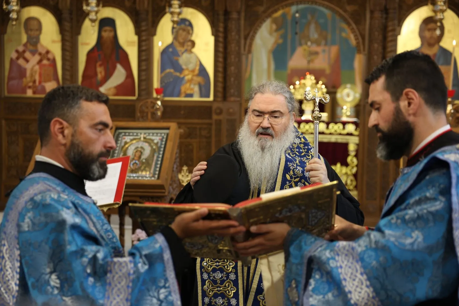 Архиерейска вечерня с молебен канон на Пресвета Богородица в храм „Св. прпмчк Прокопий Варненски“ - 01.jpg